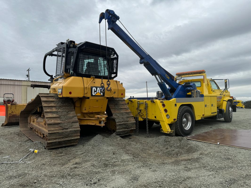 Lifting the rear screen into position with a wrecker