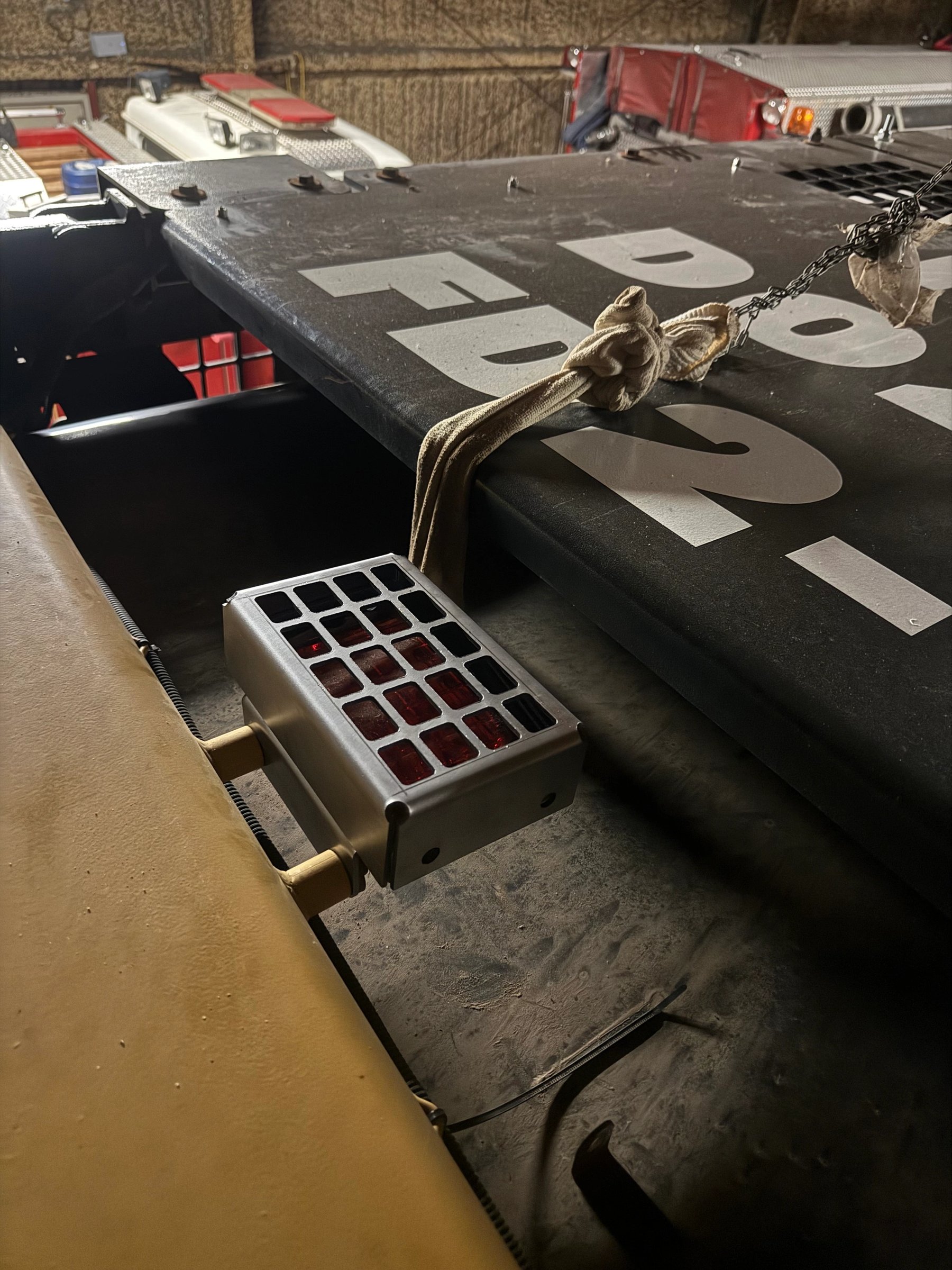 Dozer aircraft signaling light mount